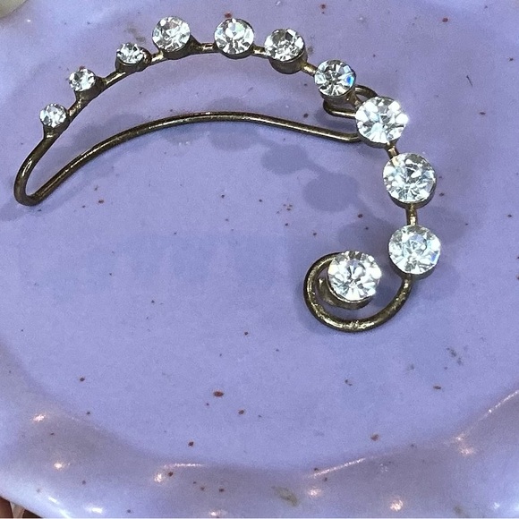 Adorable, Stunning and Sure to Stand Out Ear Accessory NWOT - Picture 3 of 5